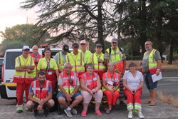 Photo de groupe des bénévoles de B/Assistance et des membres du GRAS32/SER lors de l’assistance à Dax, département Landes, par forte chaleur