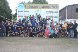 Photo de groupe des bénévoles et signaleurs de GRAS32/SER et de FFCBL/SER lors du concours d’endurance équestre organisé par ADOREED à Montpazier les 26, 27 et 28 août 2022.