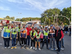 Photo de groupe des signaleurs de Ouest Radio Assistance mobilisés lors de la 18ᵉ Foire artisanale et commerciale aux Sorinières.
