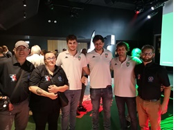 Photo de groupe réunissant l’équipe du Stade Nantais, ses partenaires et plusieurs élus de la Ville de Nantes, prise lors de la soirée de lancement de la saison 2022-2023 au Stade de la Beaujoire Louis Fonteneau