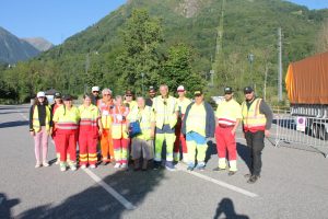 Photo de groupe des bénévoles de B/Assistance 65 et des membres de FFCBL/SER lors de l’assistance sportive à Bagnères de Bigorre les 9 et 10 juillet 2022, sous forte chaleur et dans un esprit amical.