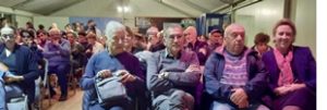 Groupe de membres d’Albi Vélo Sport réunis lors de l’Assemblée Générale au Stade Mazicou, en présence de dirigeants, bénévoles et jeunes sportifs.