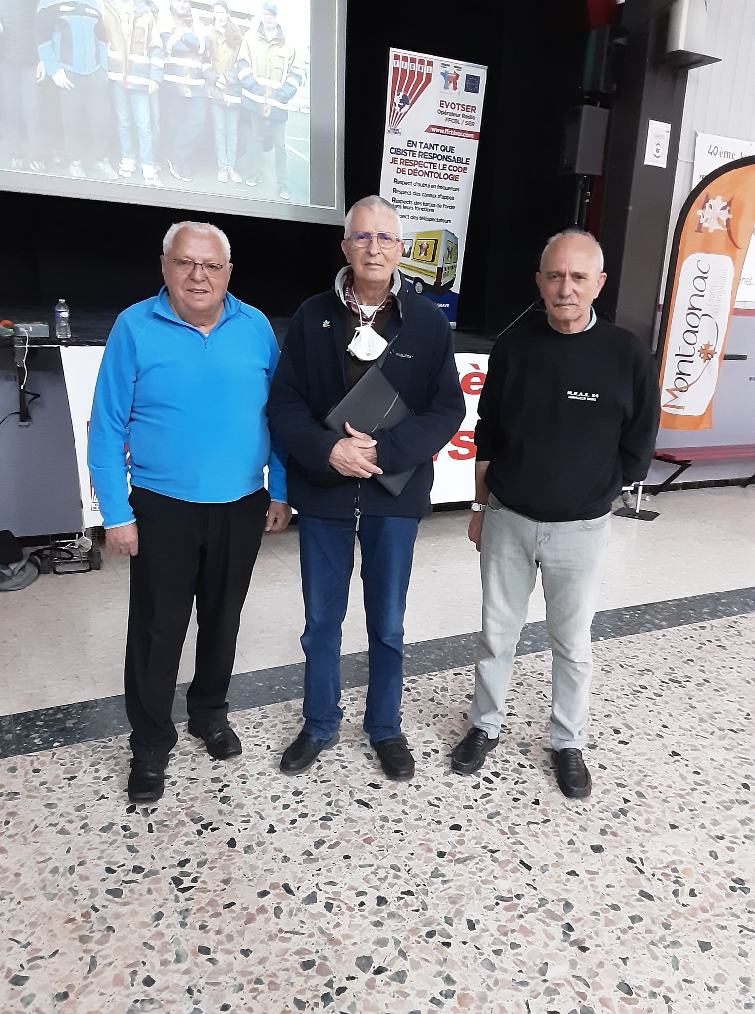 Le président de la FFCBL/SER avec le Général de Gendarmerie (2S) Frédéric CHOUVION et un collaborateur de la fédération.