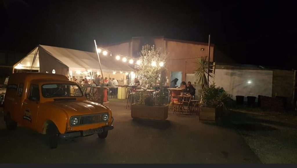 Vue extérieur de la salle de la première rencontre cibiste organisée par Martial à Carbonne.