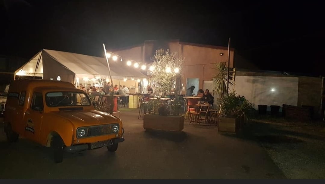 Vue extérieur de la salle de la première rencontre cibiste organisée par Martial à Carbonne.