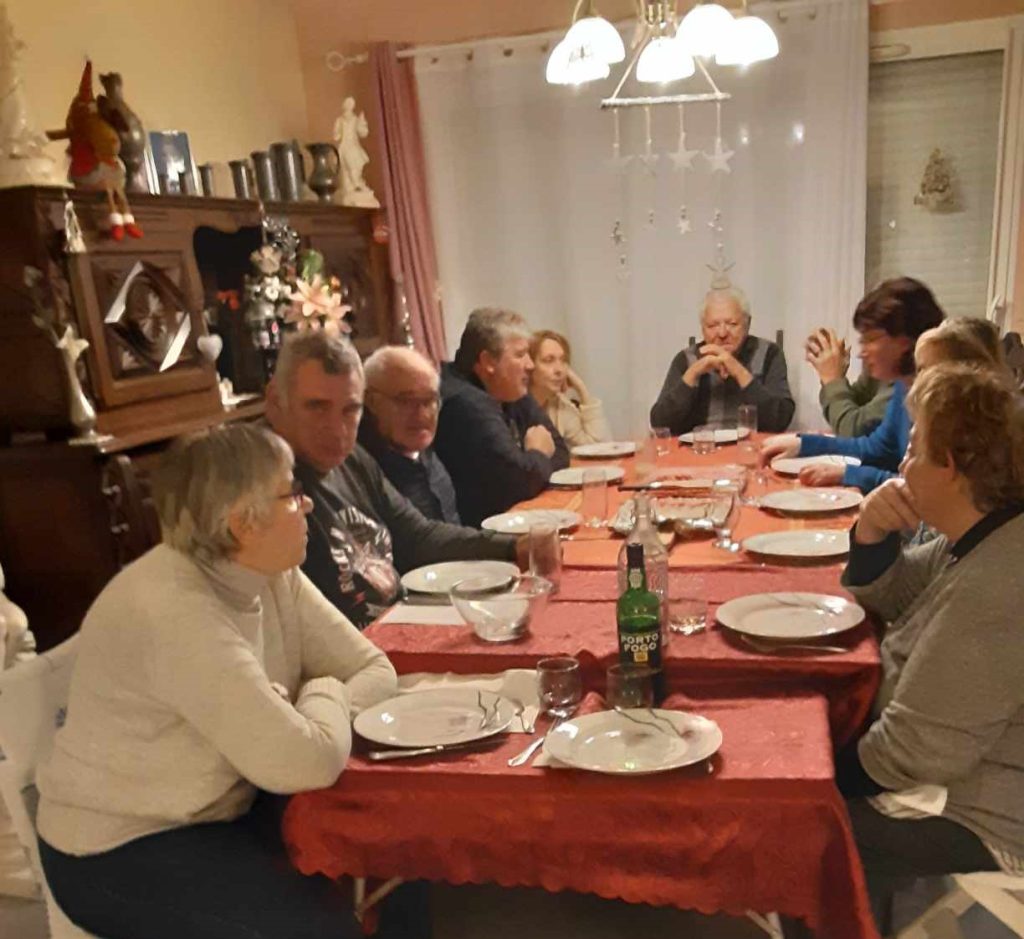 Soirée conviviale autour d’un repas entre membres MDX et leurs hôtes